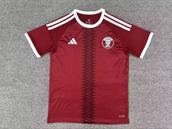 Camiseta Qatar Local Mundial 2026 frontal