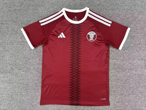Camiseta Qatar Local Mundial 2026 frontal