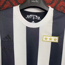 Camiseta Juventus 120 Anniversary 17-18 complemento 1