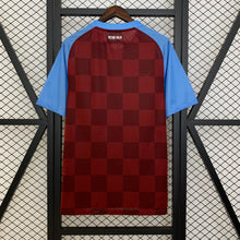 Camiseta Aston Villa Local 11-12 trasera