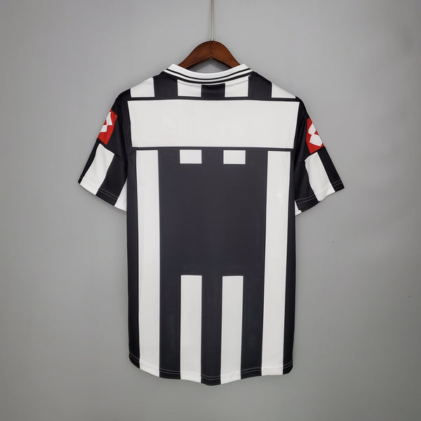 Camiseta Juventus Local 01-02 trasera