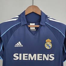 Camiseta Real Madrid Visitante 05-06 complemento 1