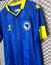 Camiseta Bosnia Herzegovina Local Mundial 2026 trasera